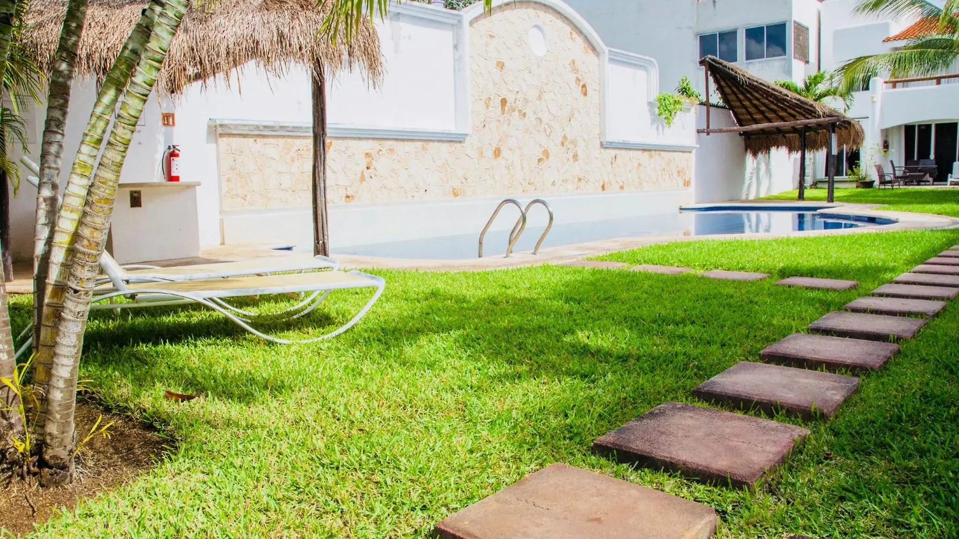 Deluxe Jacuzzi Balcony Room With Swimming Pool Air Conditioning And Parking Playa del Carmen Pensionat