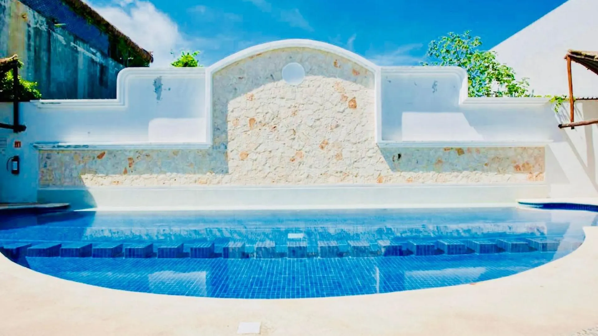 Deluxe Jacuzzi Balcony Room With Swimming Pool Air Conditioning And Parking Playa del Carmen Gasthuis