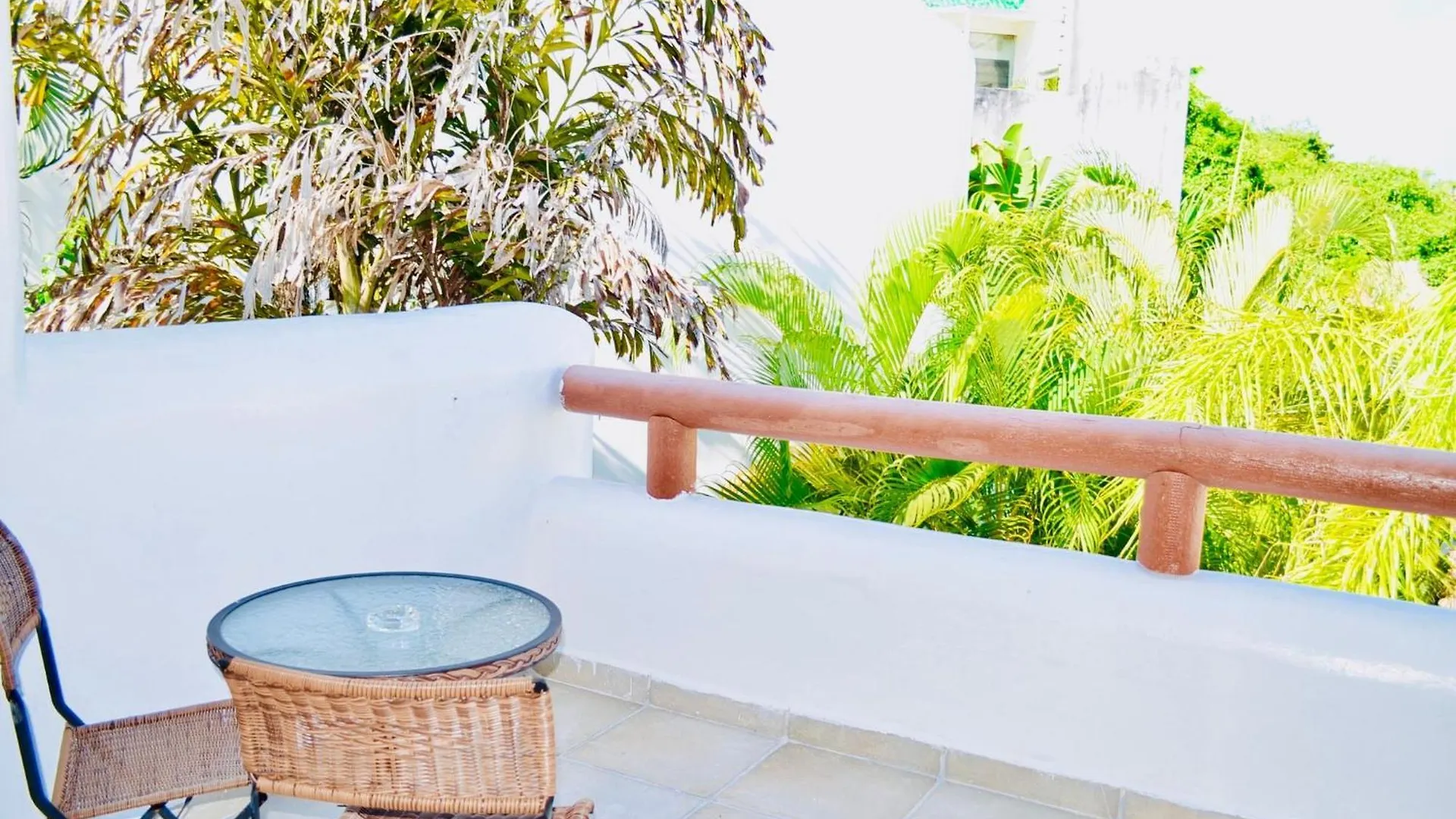 Deluxe Jacuzzi Balcony Room With Swimming Pool Air Conditioning And Parking Playa del Carmen Gasthuis