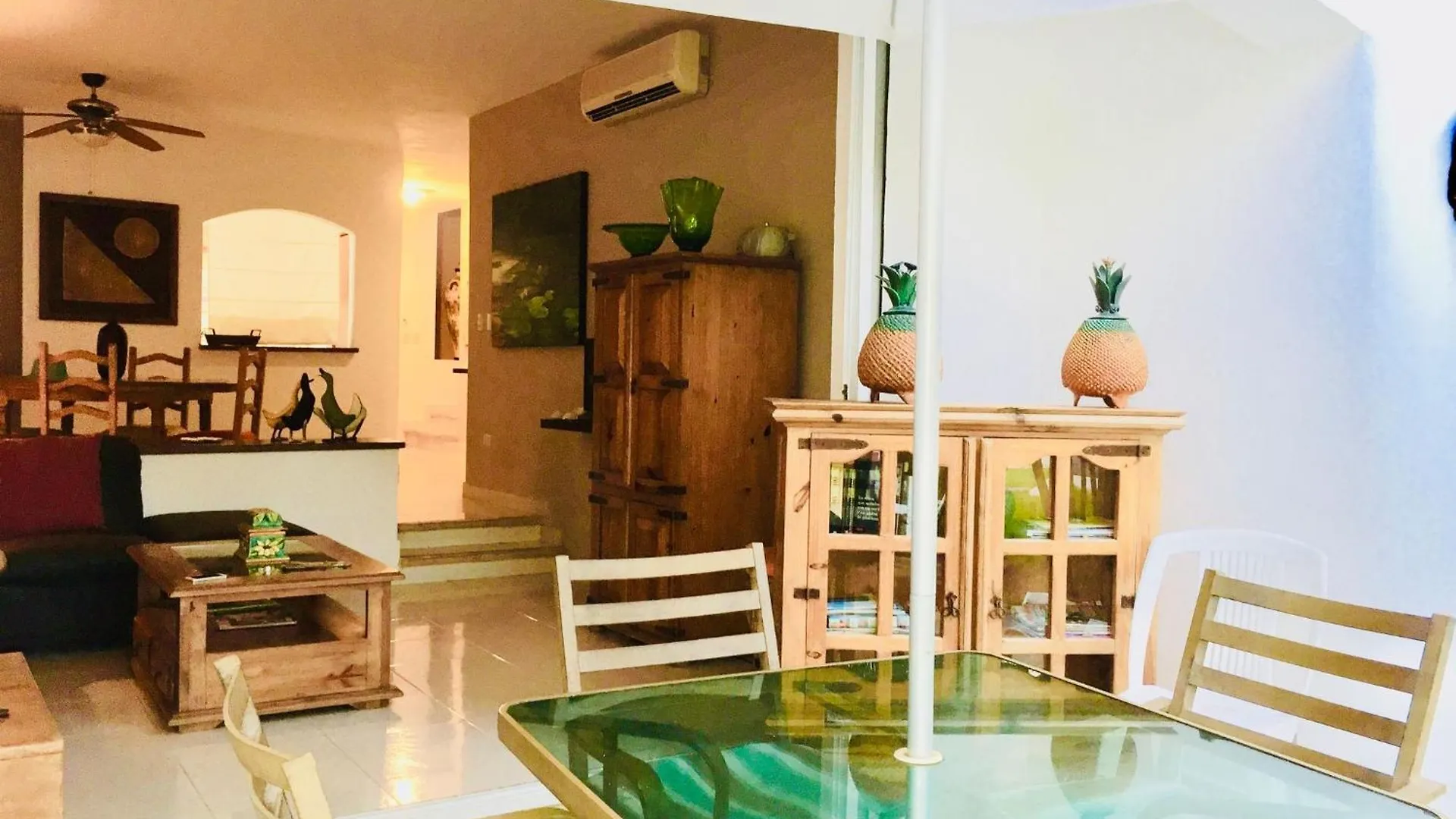 *** Gasthuis Deluxe Jacuzzi Balcony Room With Swimming Pool Air Conditioning And Parking Playa del Carmen Mexico
