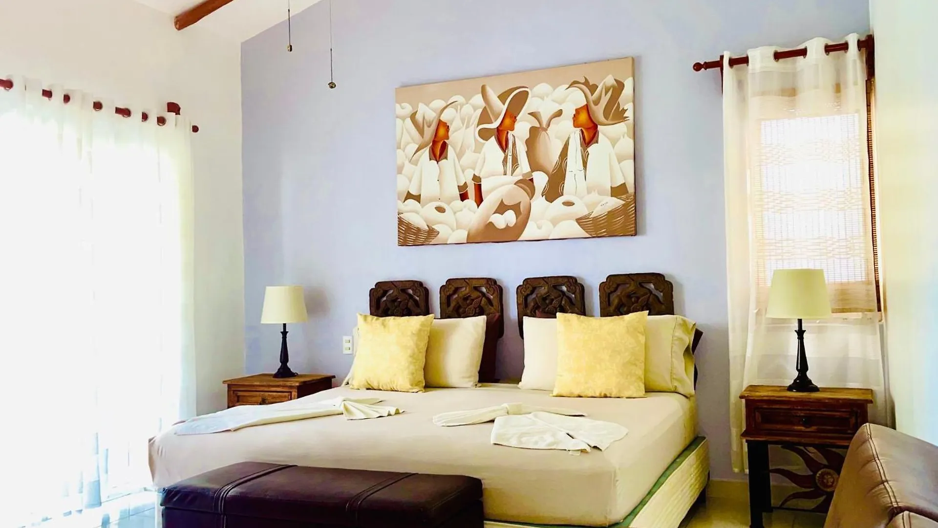 Deluxe Budget Balcony Room With Swimming Pool Air Conditioning And Parking Playa del Carmen Guest house