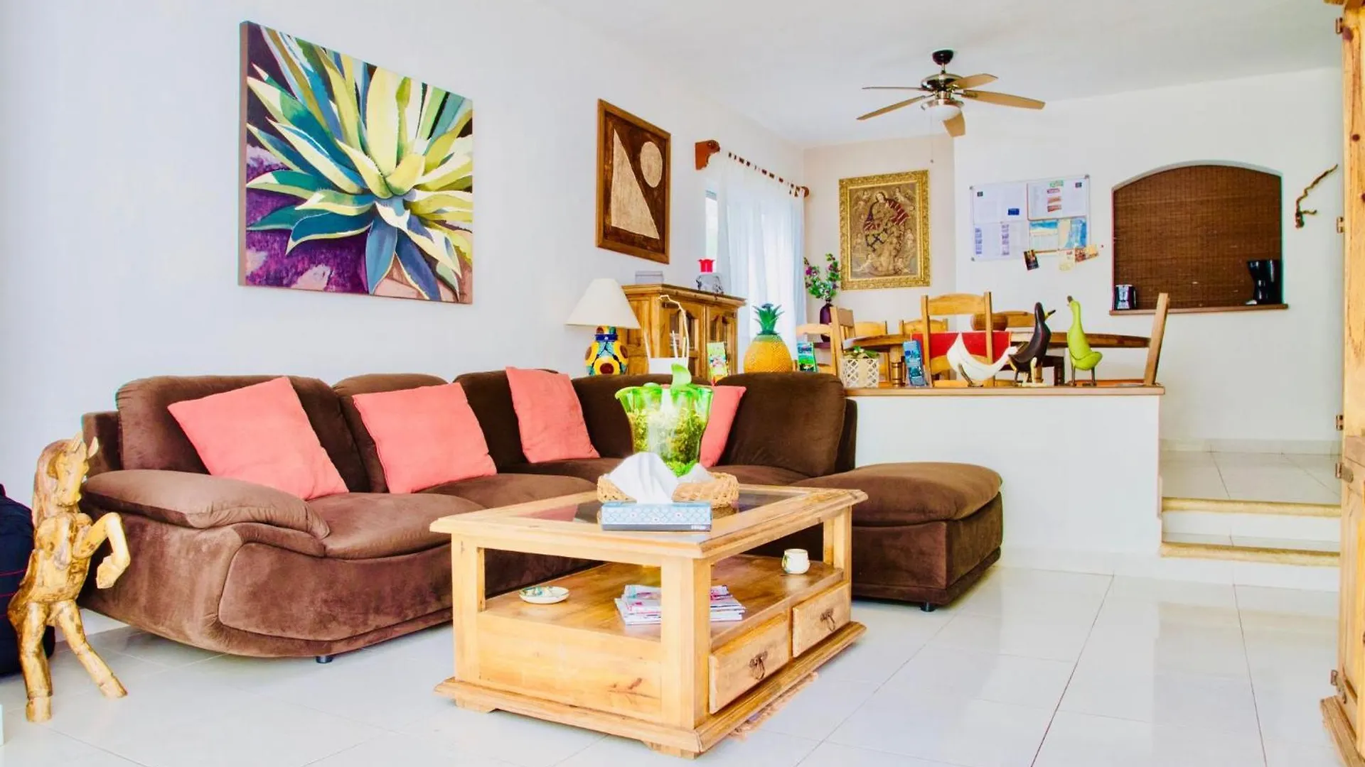 Deluxe Budget Balcony Room With Swimming Pool Air Conditioning And Parking Playa del Carmen Guest house