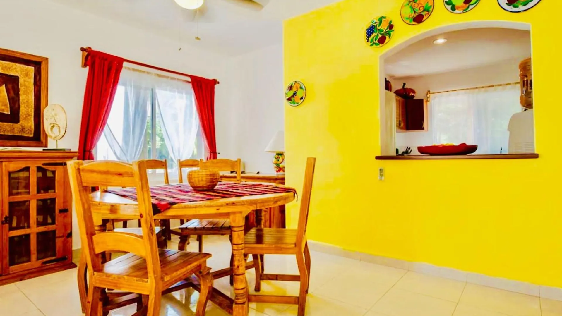 Deluxe Budget Balcony Room With Swimming Pool Air Conditioning And Parking Playa del Carmen Guest house