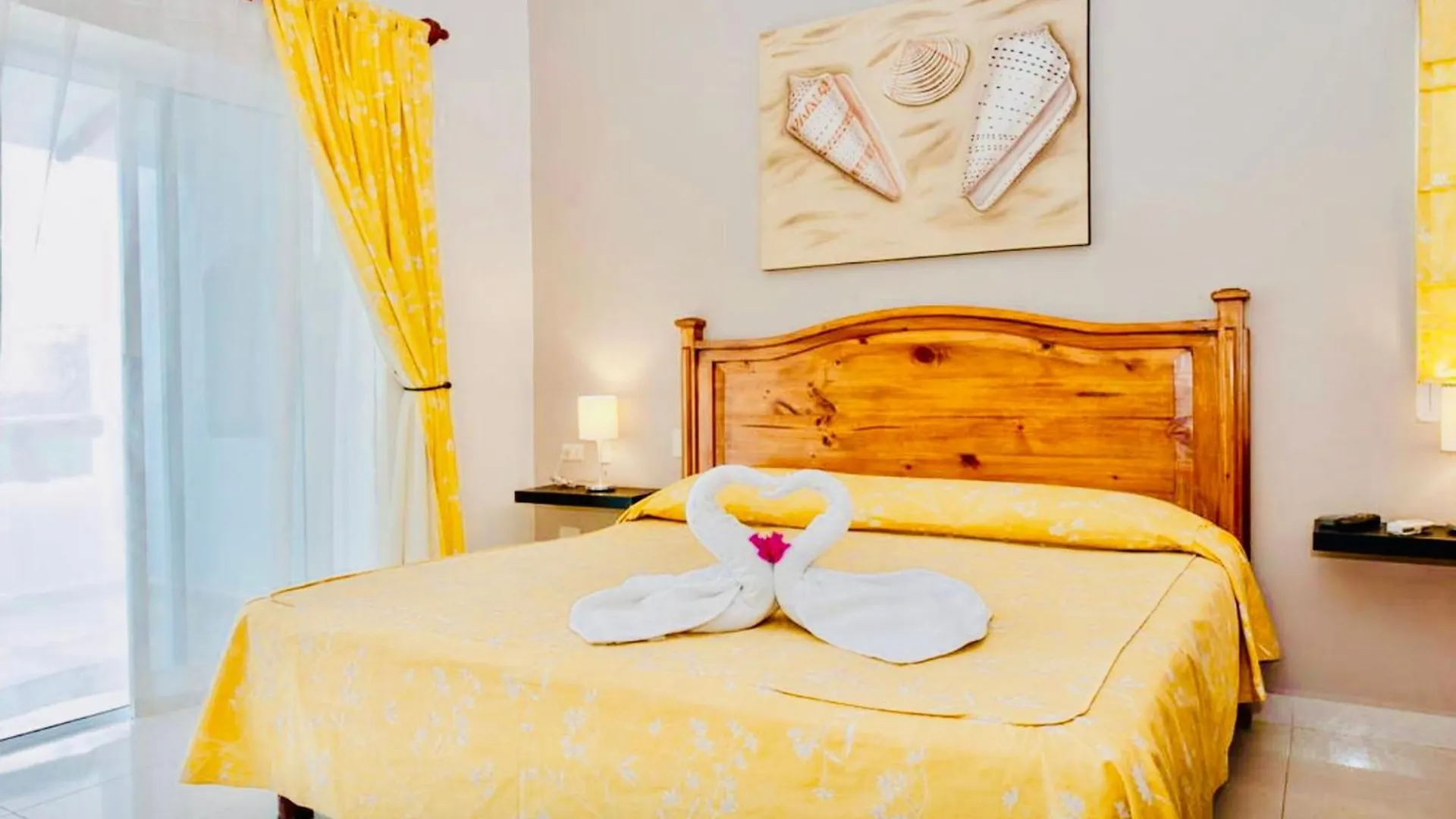Deluxe Budget Balcony Room With Swimming Pool Air Conditioning And Parking Playa del Carmen