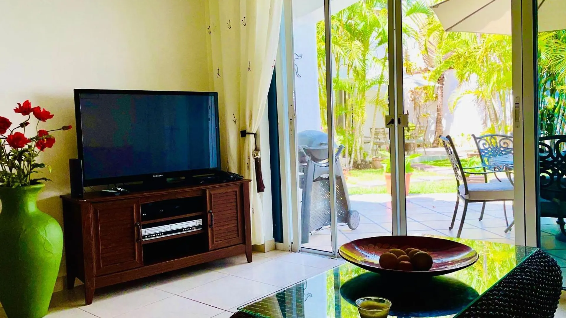 Deluxe Budget Balcony Room With Swimming Pool Air Conditioning And Parking Playa del Carmen Mexico